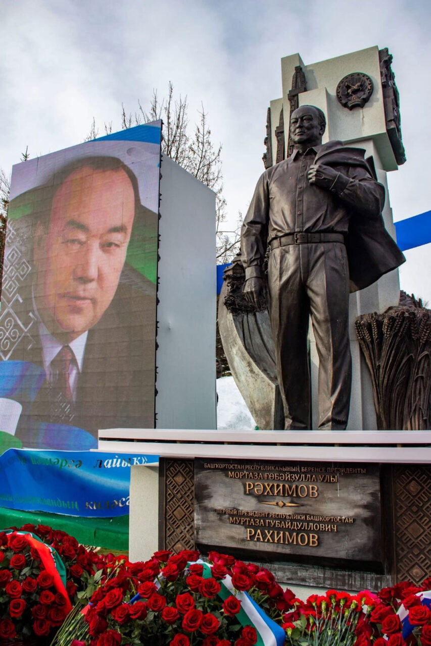 Открытие памятника первому президенту республики Муртазе Рахимову